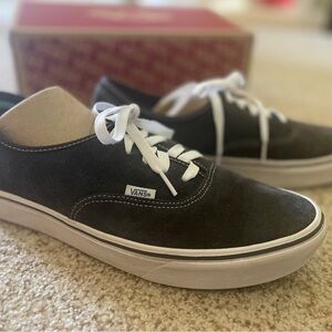 Like new Vans comfycush 11.5 men or 13 women raven color with white trim